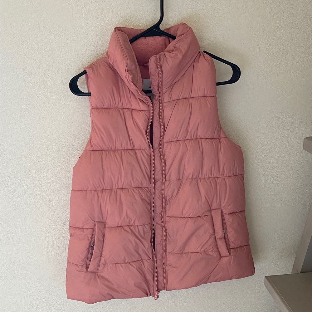 Old Navy Women's Pink Puffer Vest